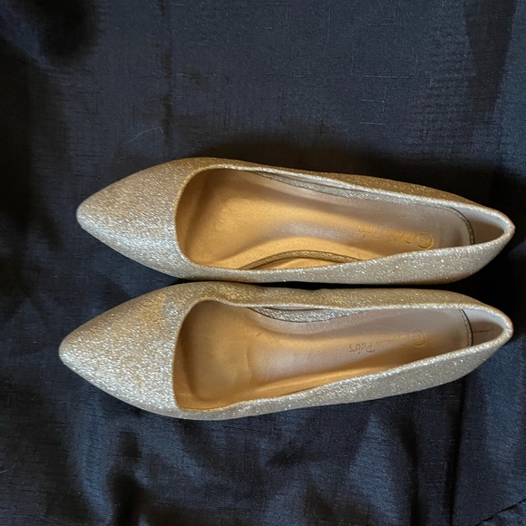 Sparkly gold flats size 7 - Picture 6 of 8